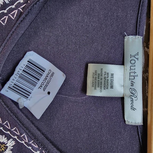 Youth in Revolt Purple floral embroidered Peasant top Size Medium - Picture 5 of 5